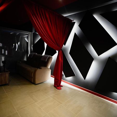 L Unique Cinema Room Γκρενόμπλ Εξωτερικό φωτογραφία