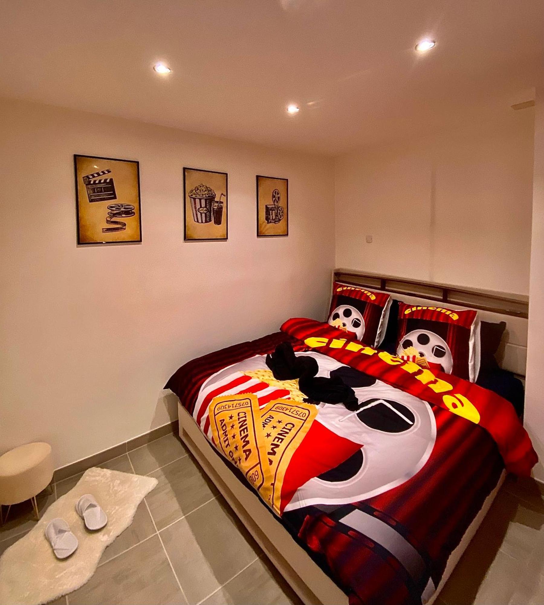 L Unique Cinema Room Γκρενόμπλ Εξωτερικό φωτογραφία